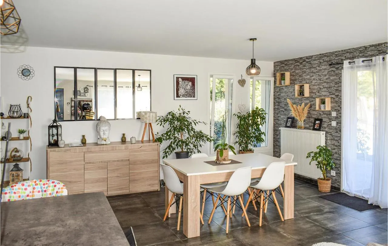 Holiday home Lovely Home In Rivehaute With Wifi Coueilles