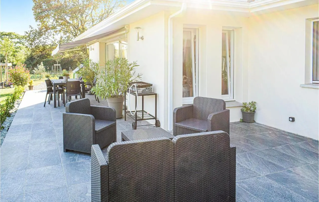 Lovely Home In Rivehaute With Wifi Coueilles France